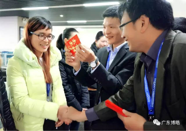 收到禮物的女神們心情就像被全世界寵愛著一般！